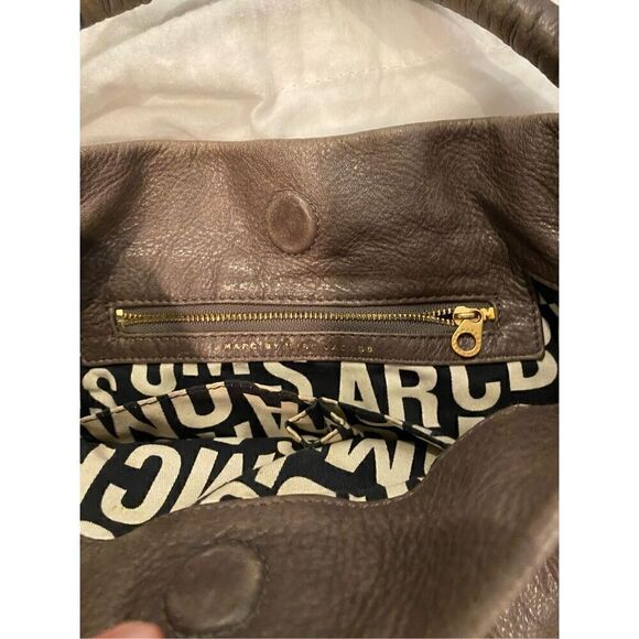 MARC BY MARC JACOBS Classic Q Hillier Hobo Bag - Picture 6 of 8